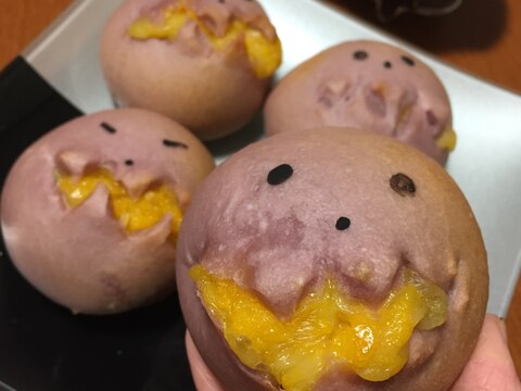 ●モンスター惣菜パン かぼちゃペースト入り